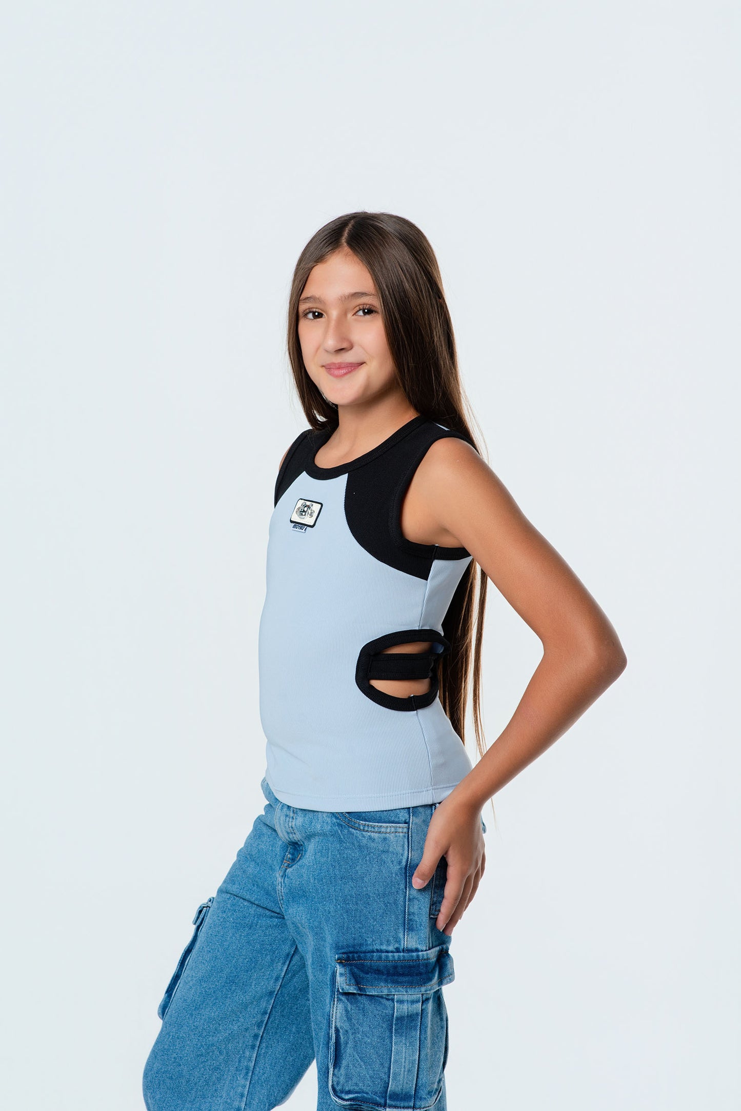 Blusa teens con hueco en costado