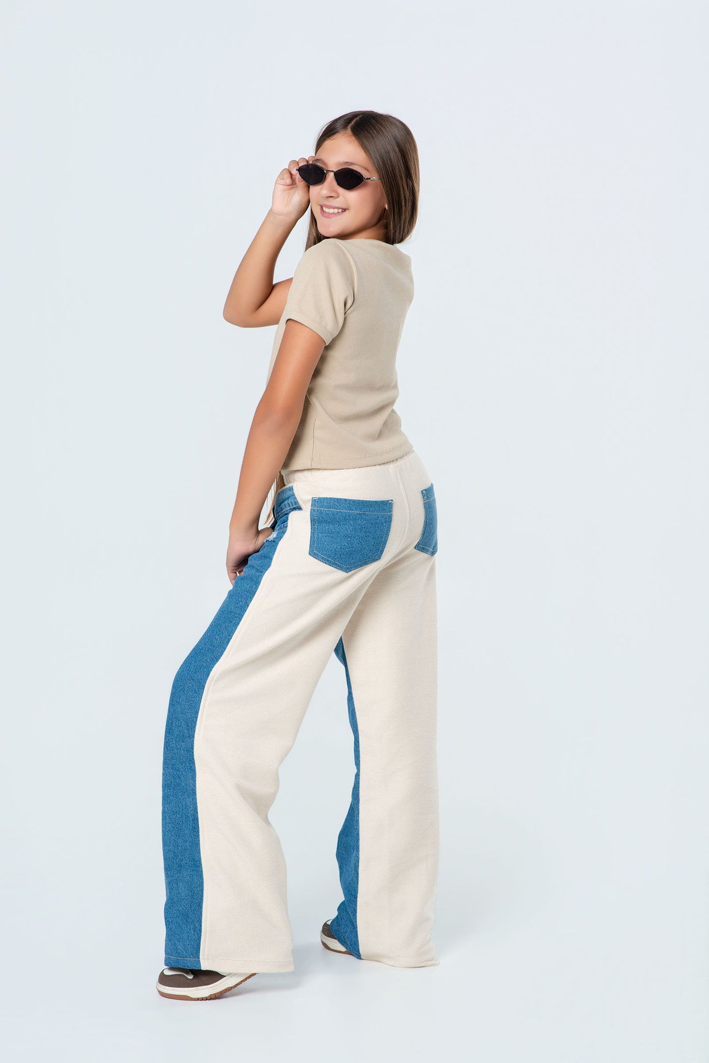Conjunto jeans con burda niña y camiseta rib