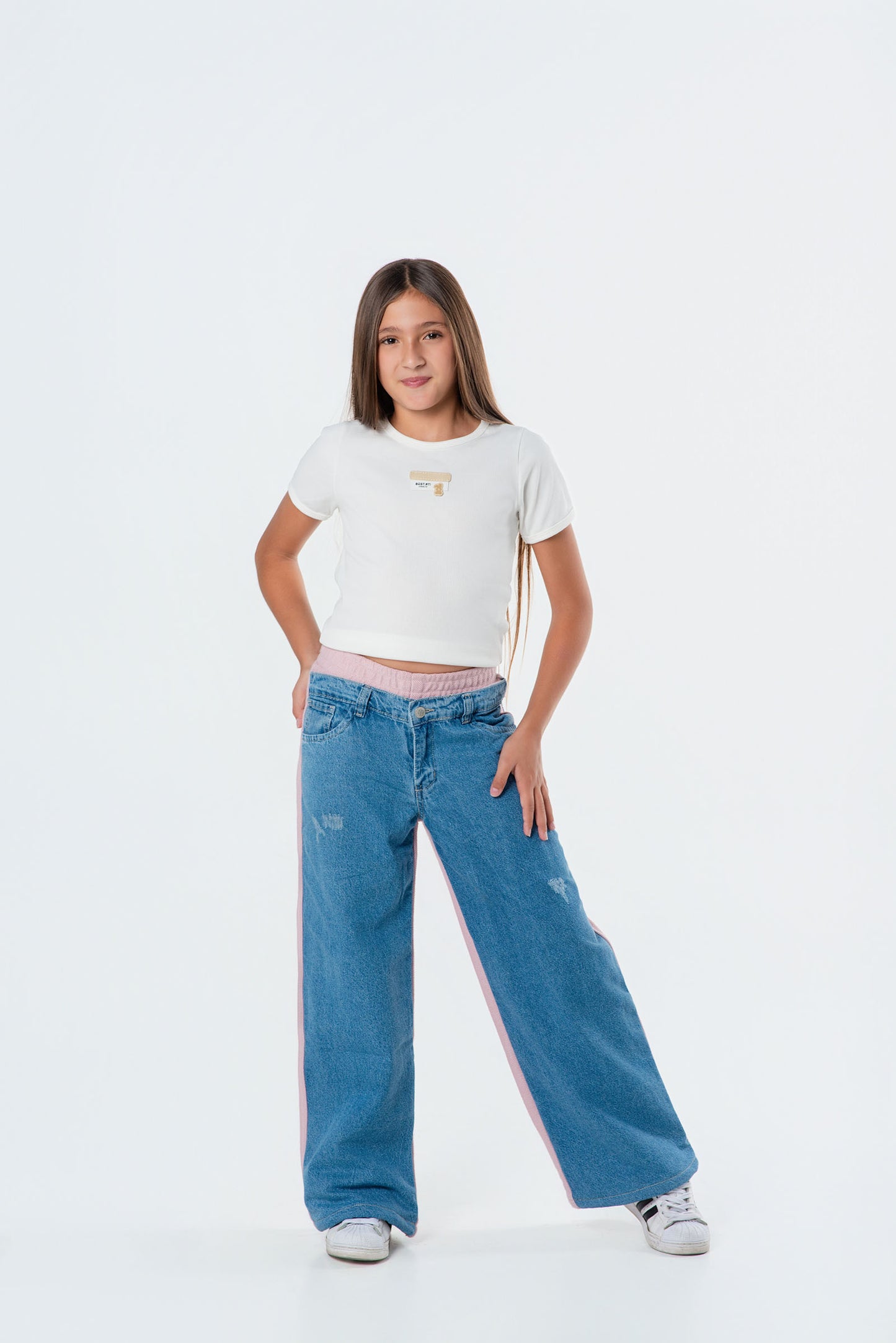 Conjunto jeans con burda niña y camiseta rib