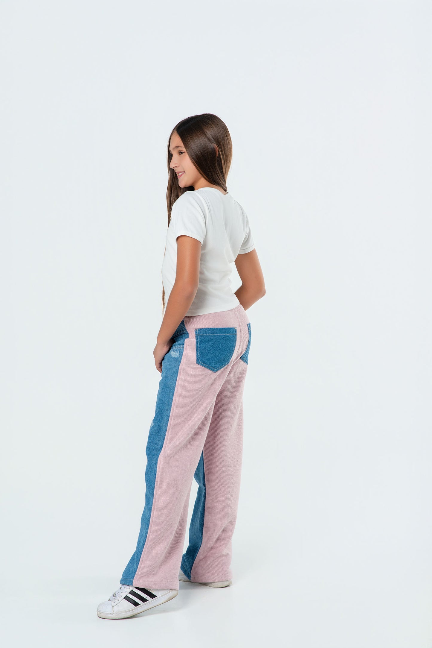 Conjunto jeans con burda niña y camiseta rib