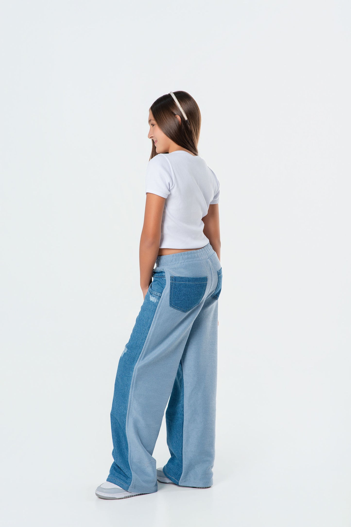 Conjunto jeans con burda niña y camiseta rib