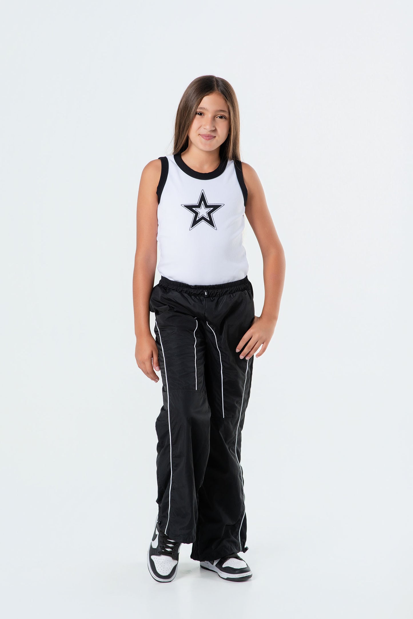 Conjunto pantalón parachute con body para niña