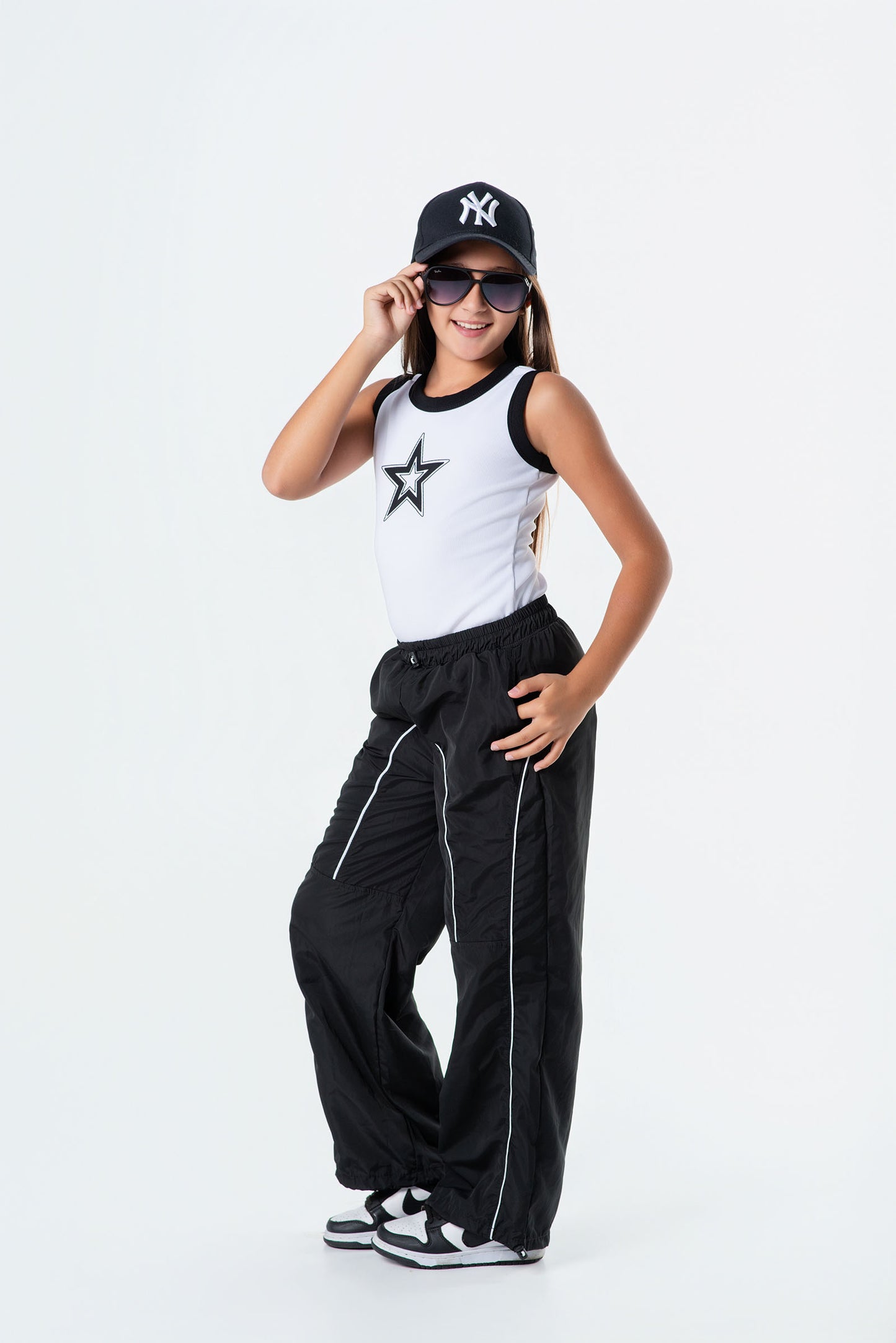 Conjunto pantalón parachute con body para niña
