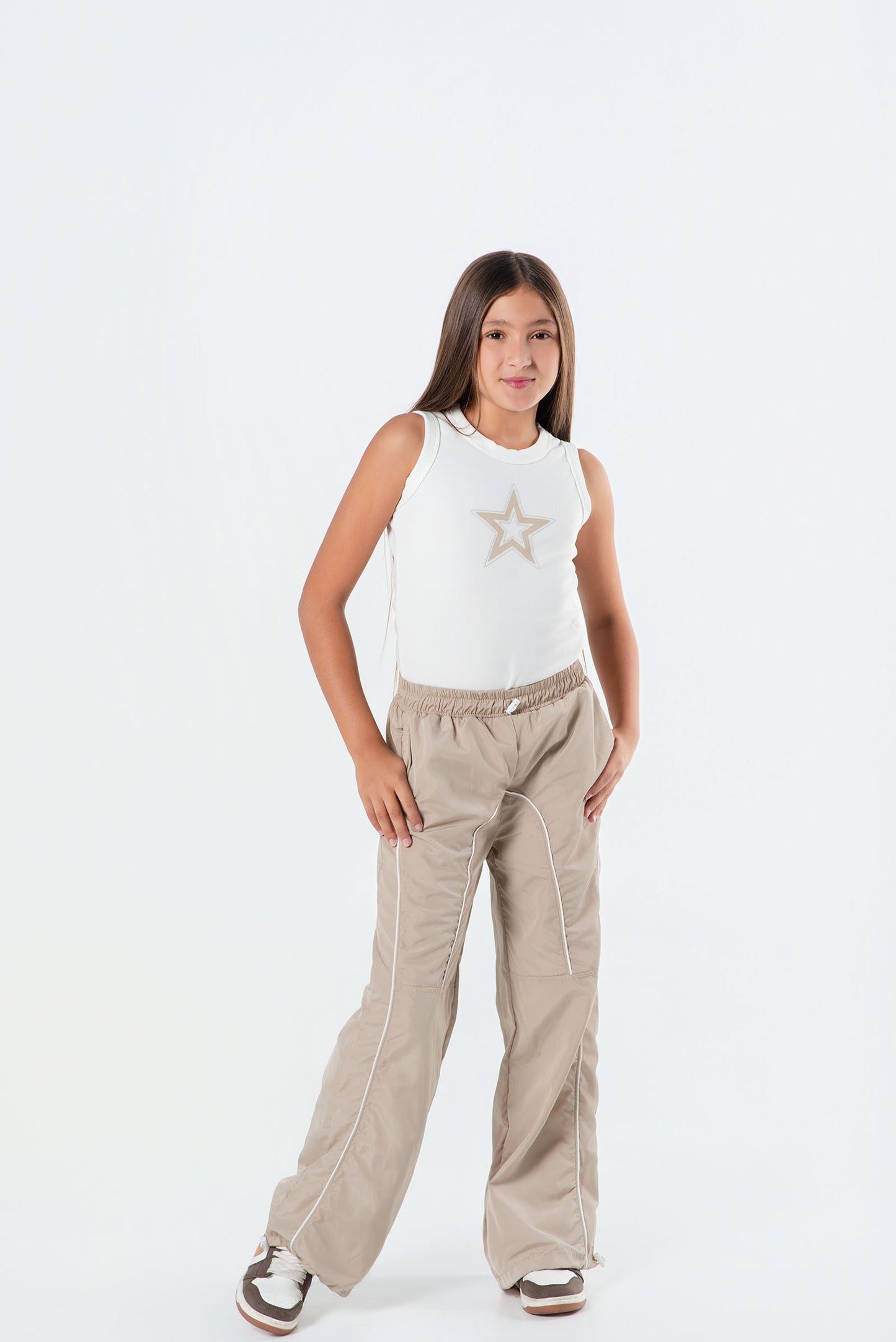 Conjunto pantalón parachute con body para niña