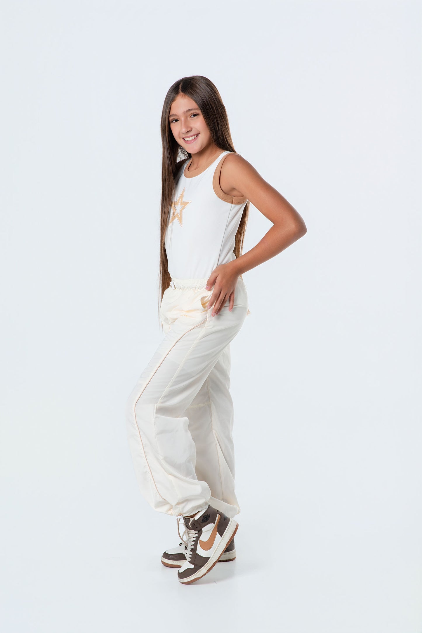 Conjunto pantalón parachute con body para niña