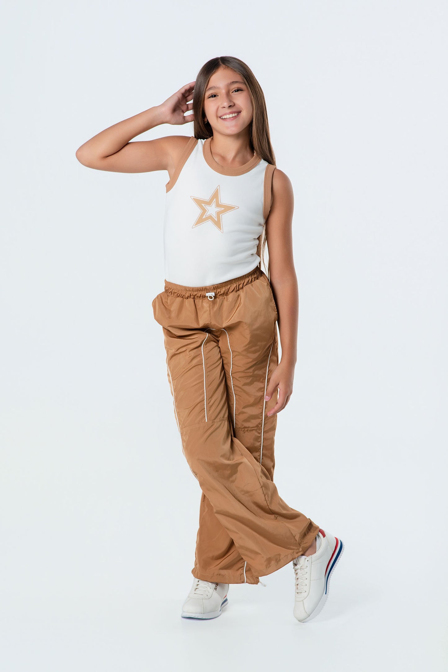 Conjunto pantalón parachute con body para niña