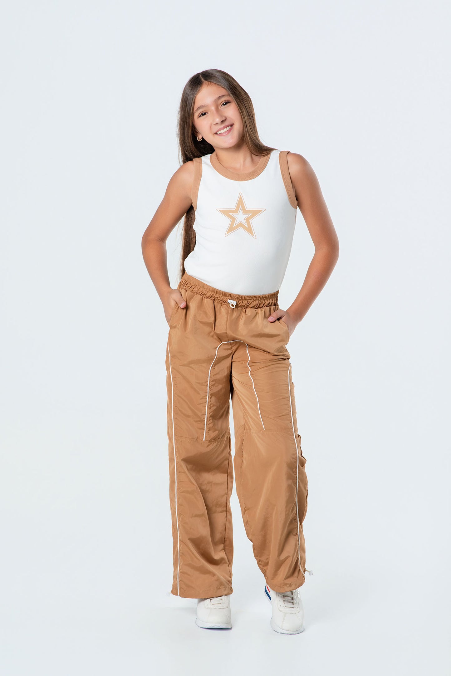 Conjunto pantalón parachute con body para niña