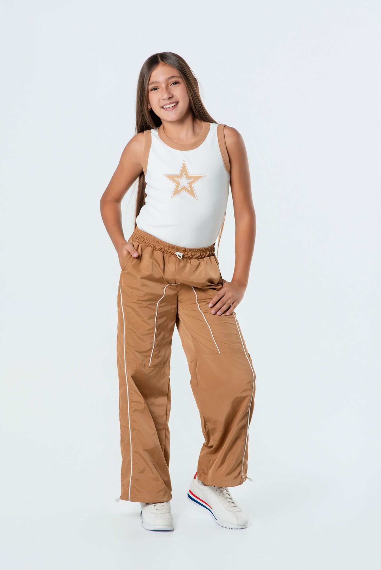 Conjunto pantalón parachute con body para niña