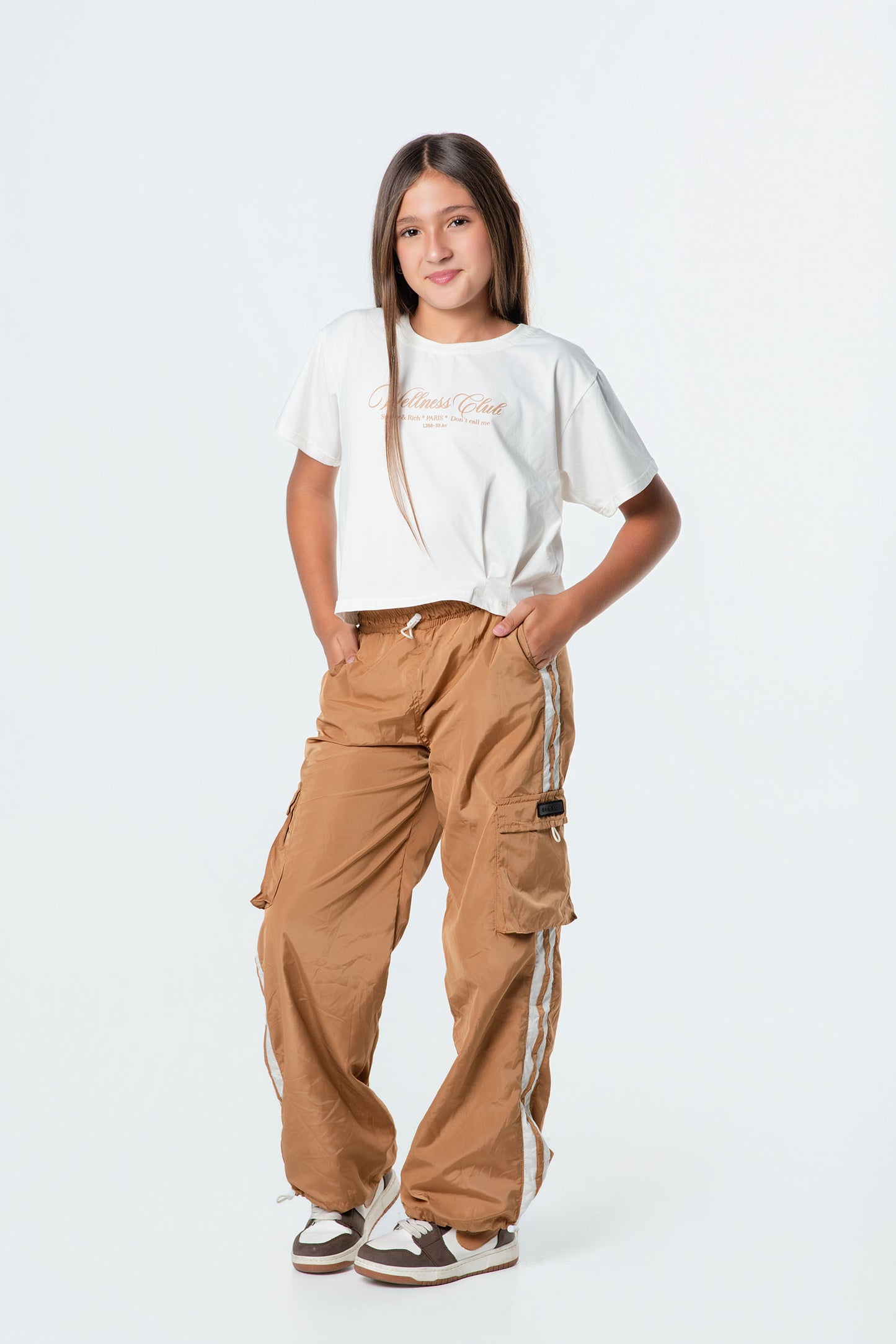 Conjunto pantalón parachute niña con crop