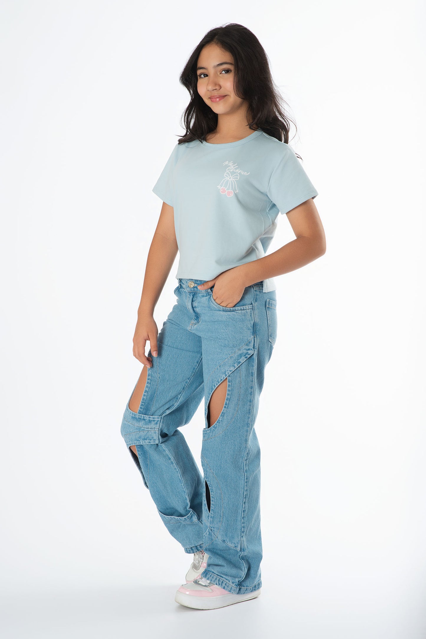 Camiseta estampado moño con jeans denim