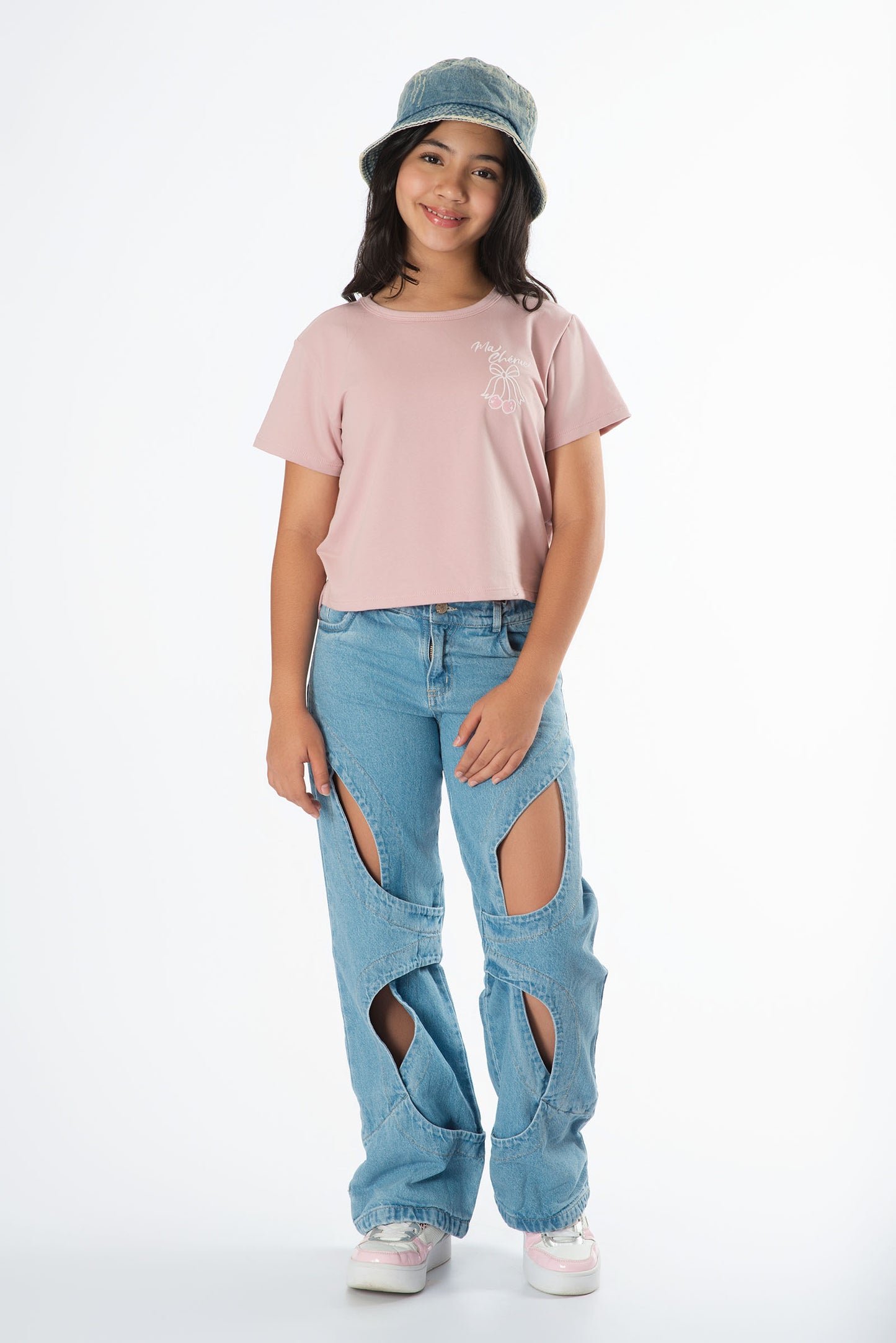 Camiseta estampado moño con jeans denim