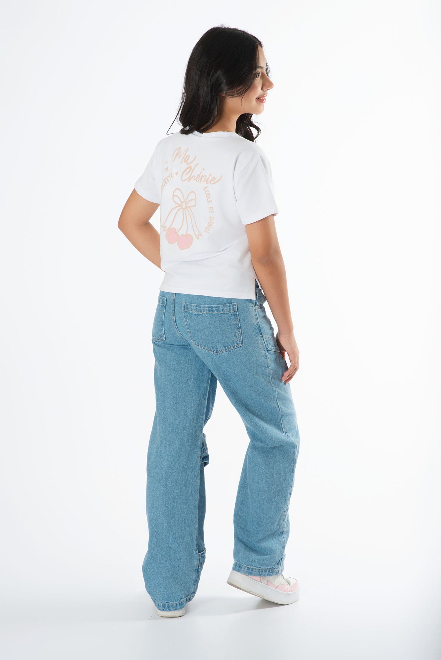 Camiseta estampado moño con jeans denim