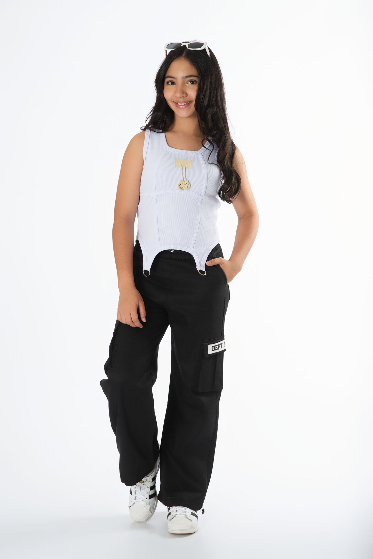 Conjunto pantalón cargo y top corset niña