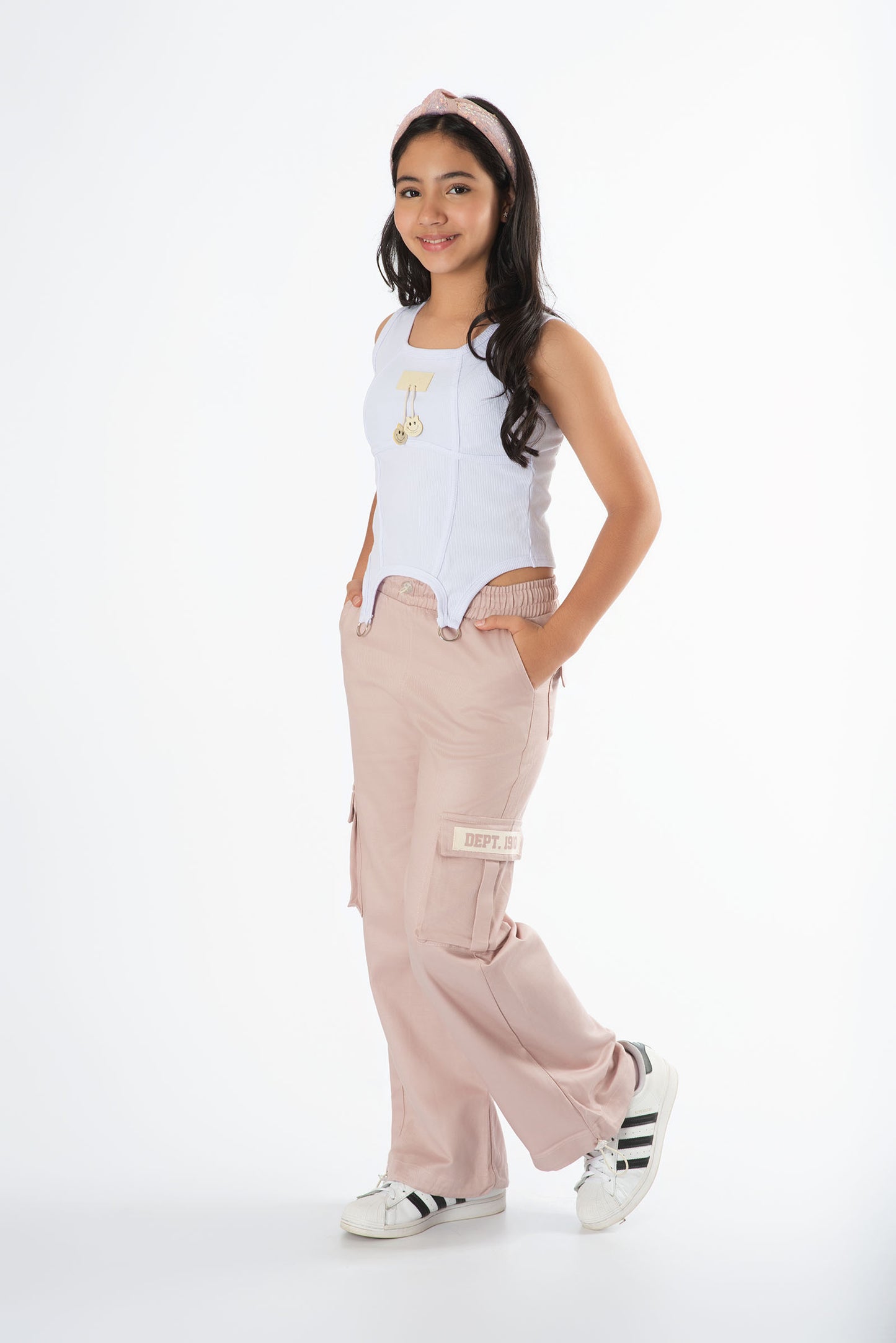 Conjunto pantalón cargo y top corset niña