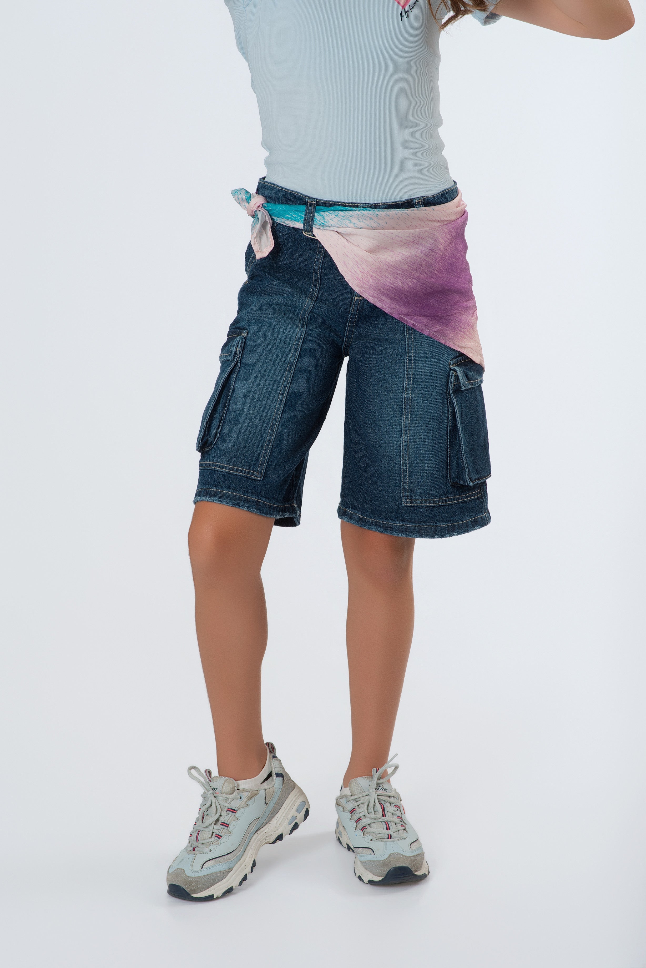 Bermuda Teens Cargo en Denim Rígido con Pañoleta | Estilo Urbano y Funcional