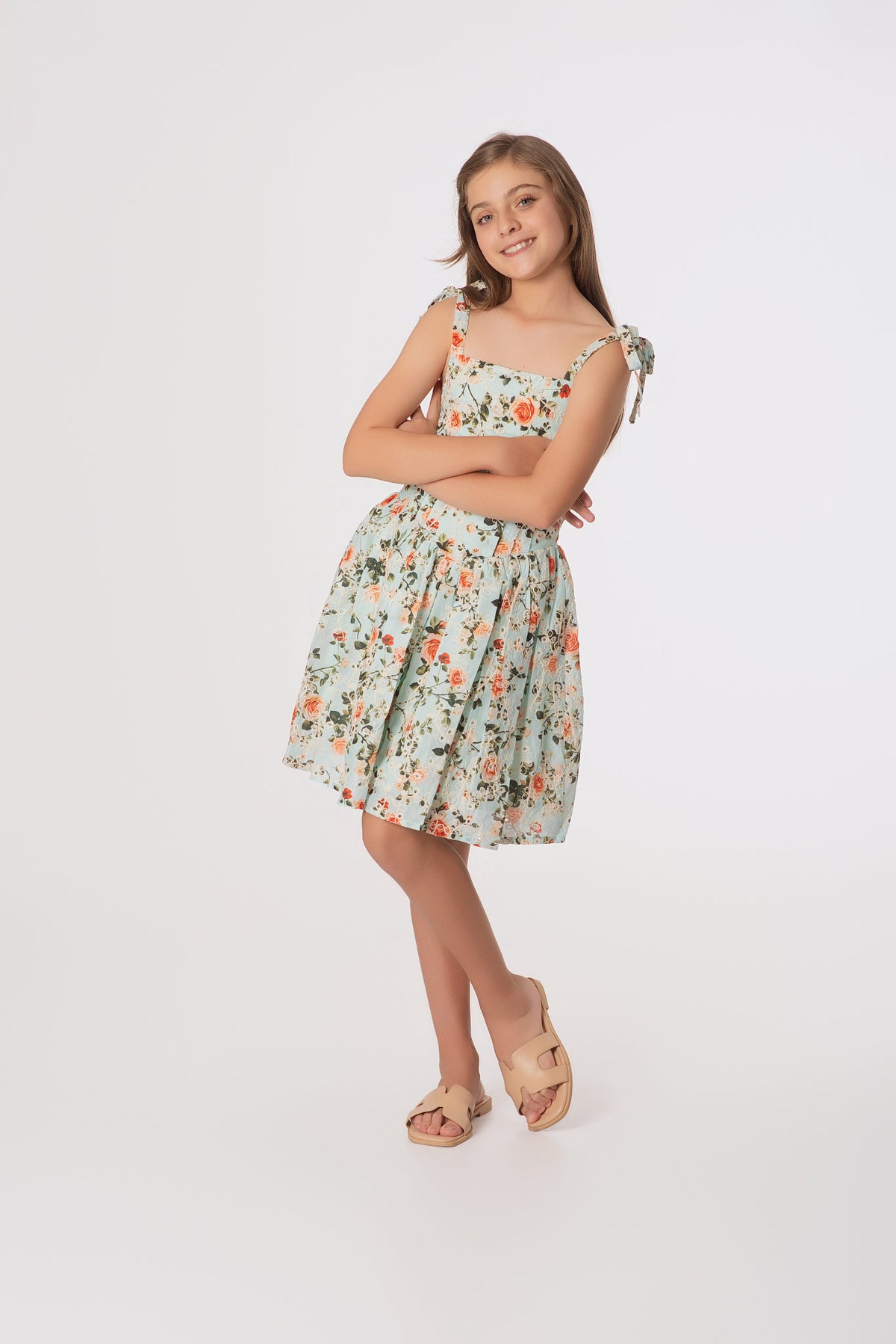 Vestido Teens Estampado en Ojalillo con Alforzas y Tiras Ajustables | Estilo Romántico