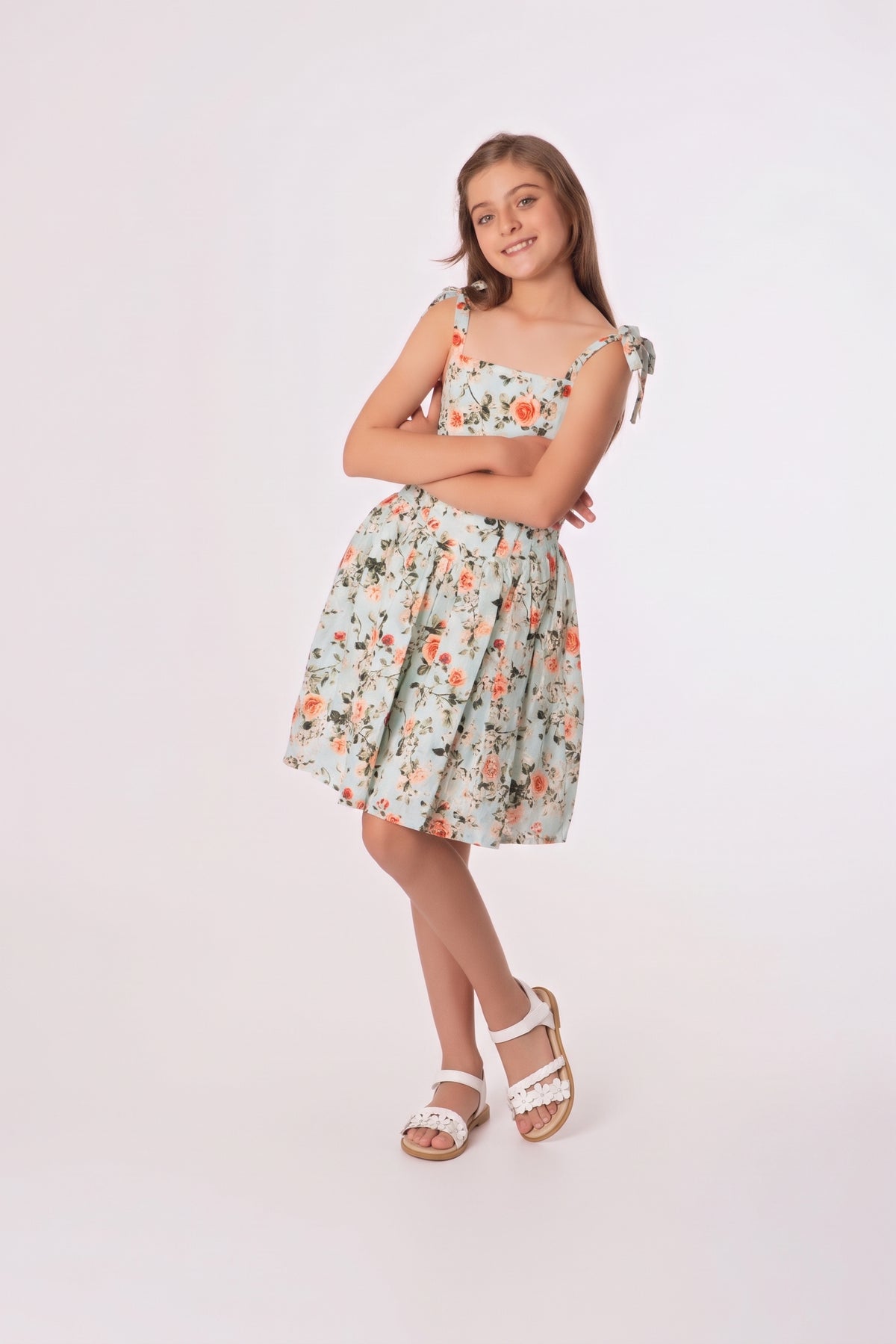 Vestido Teens Estampado en Ojalillo con Alforzas y Tiras Ajustables | Estilo Romántico