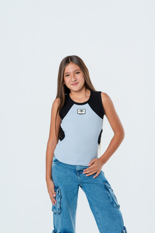 Blusa teens con hueco en costado