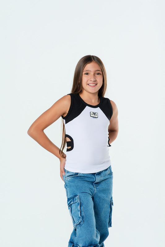 Blusa teens con hueco en costado