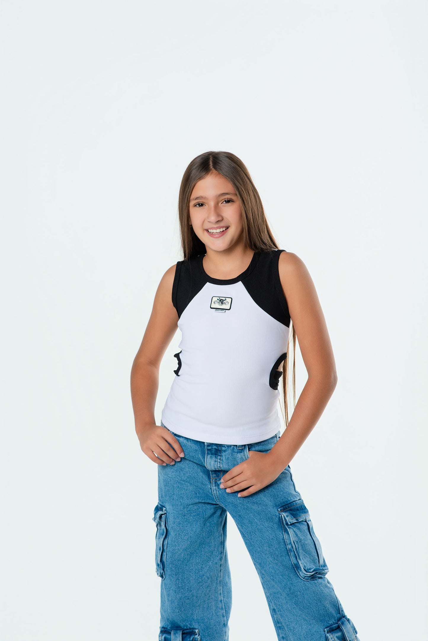 Blusa teens con hueco en costado