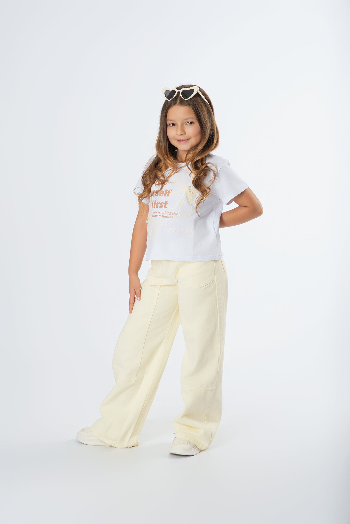 Conjunto Pantalón Wide Leg Perlas | Camiseta Flores y Lazo