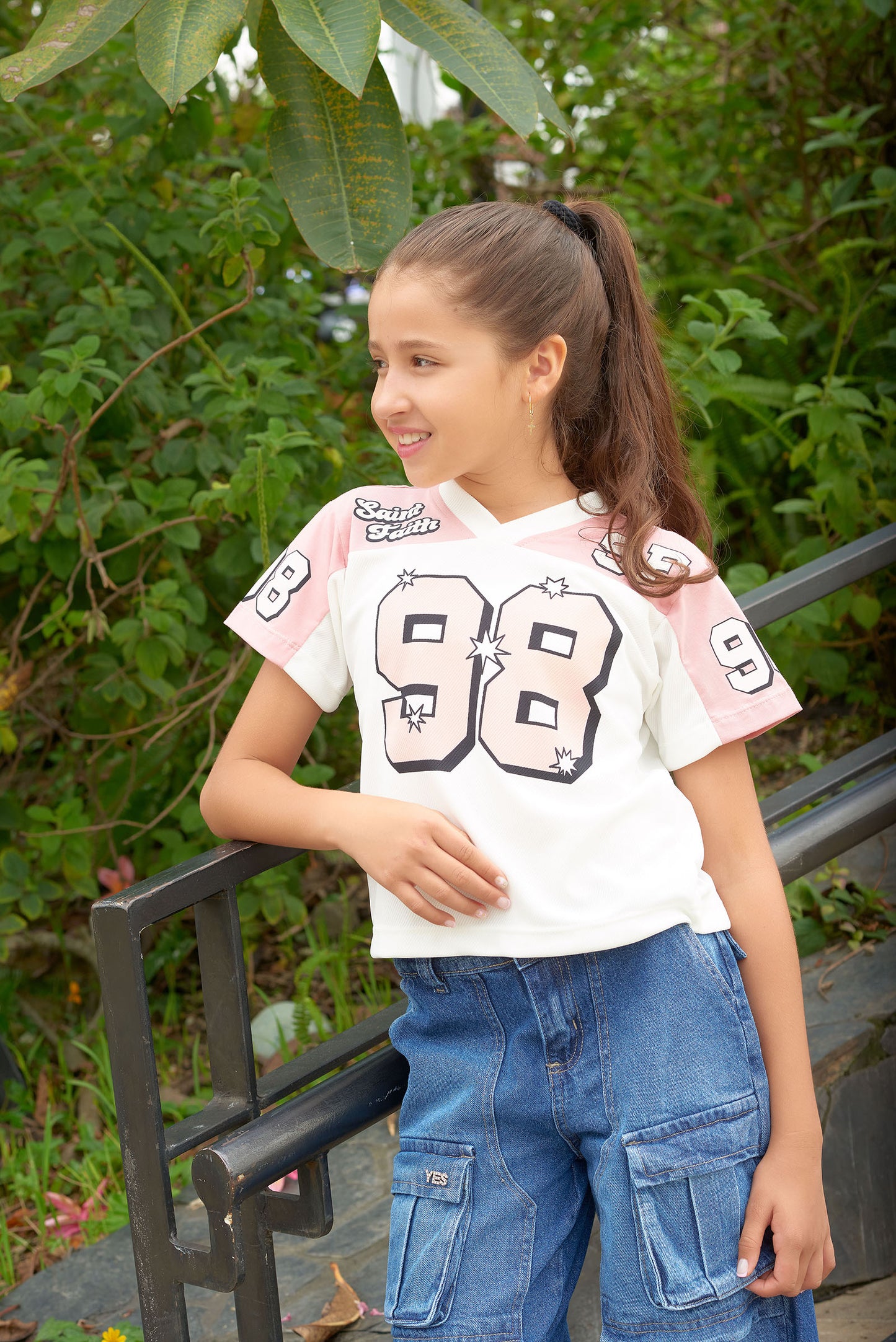 Conjunto Jeans Cargo + Camiseta Deportiva