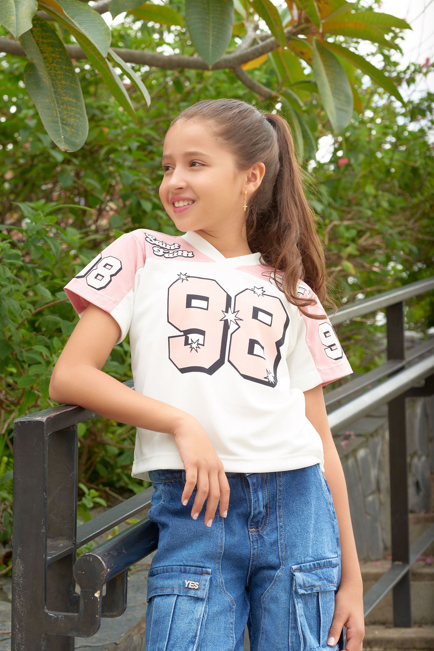 Conjunto Jeans Cargo + Camiseta Deportiva