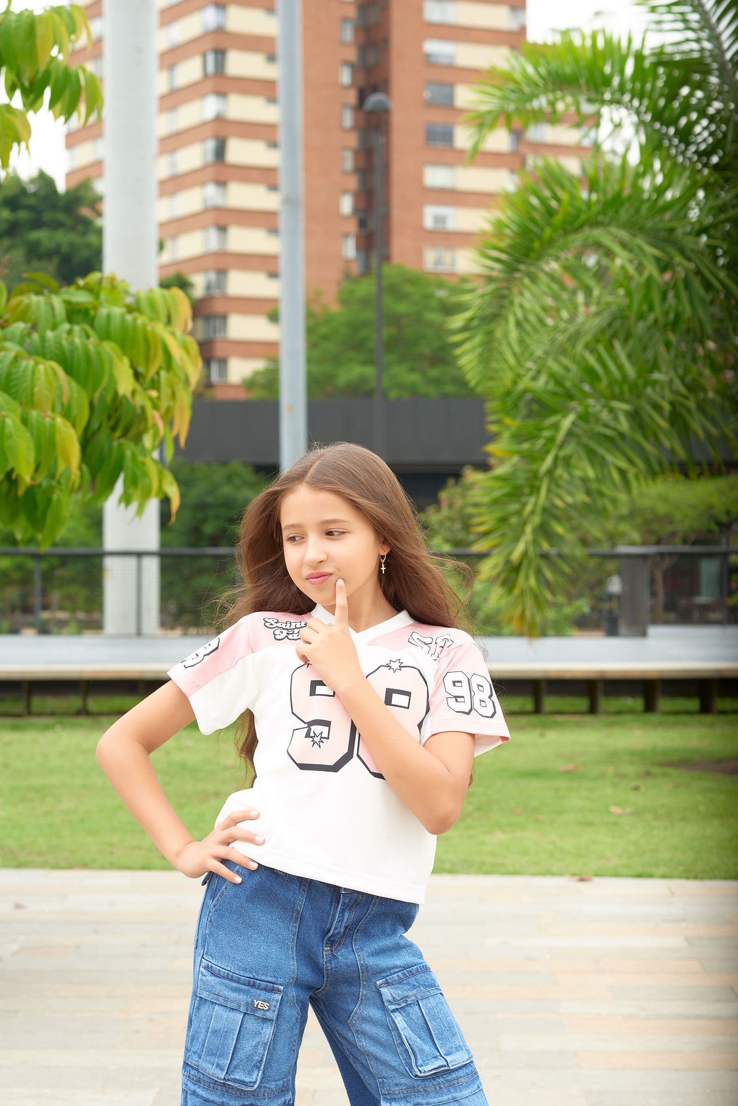 Conjunto Jeans Cargo + Camiseta Deportiva