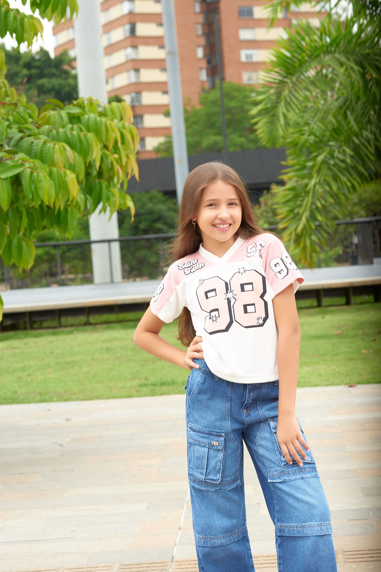 Conjunto Jeans Cargo + Camiseta Deportiva