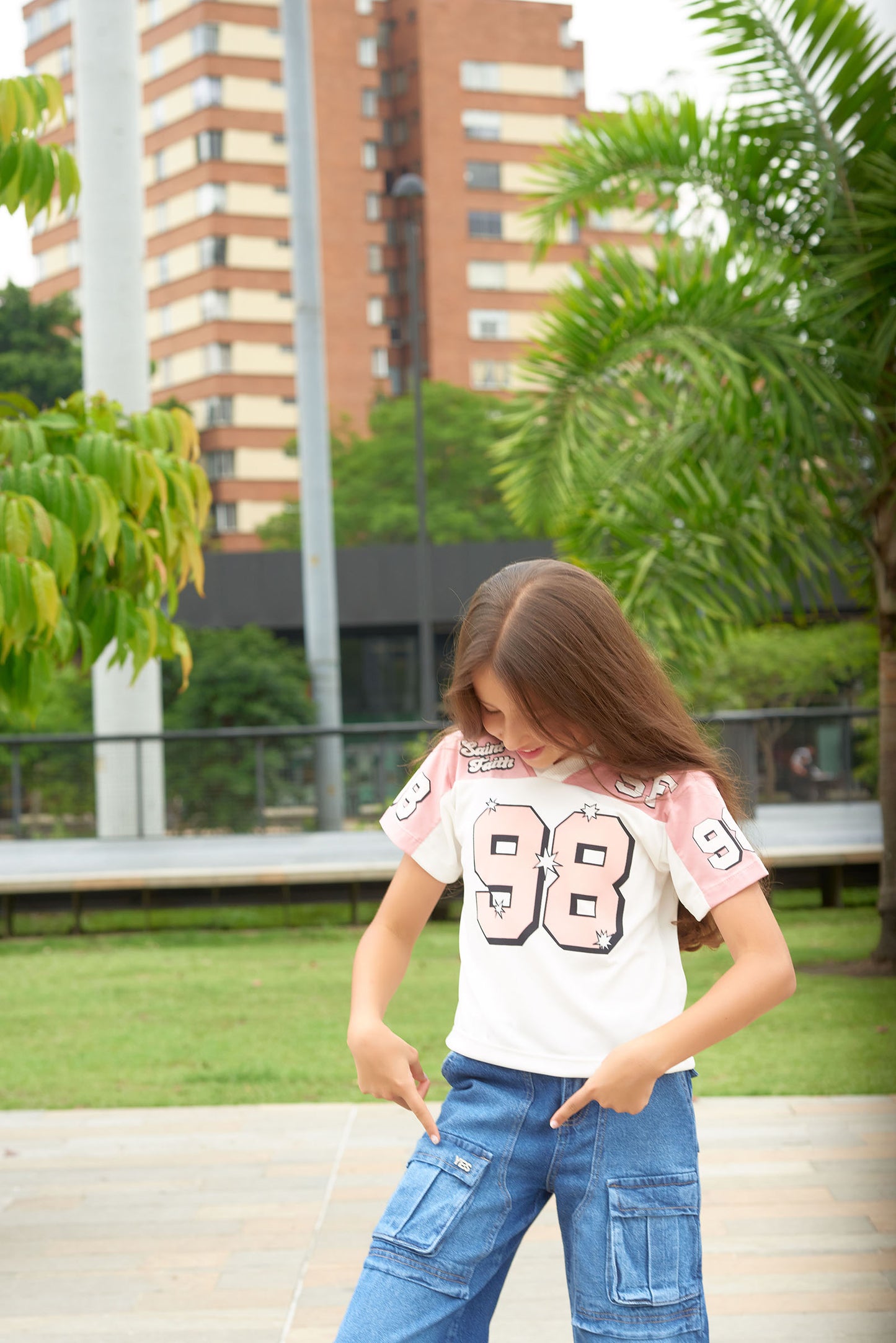 Conjunto Jeans Cargo + Camiseta Deportiva