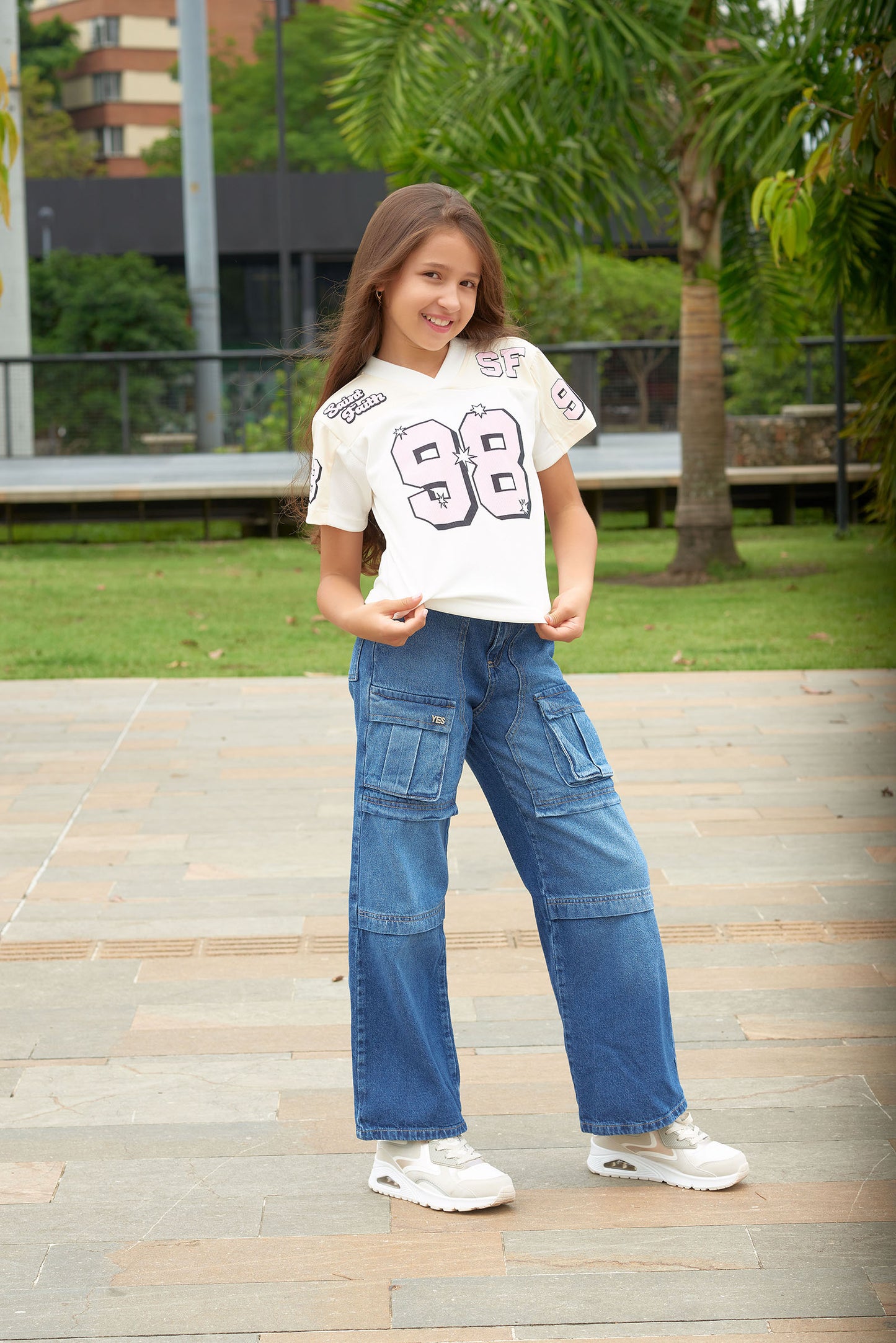 Conjunto Jeans Cargo + Camiseta Deportiva