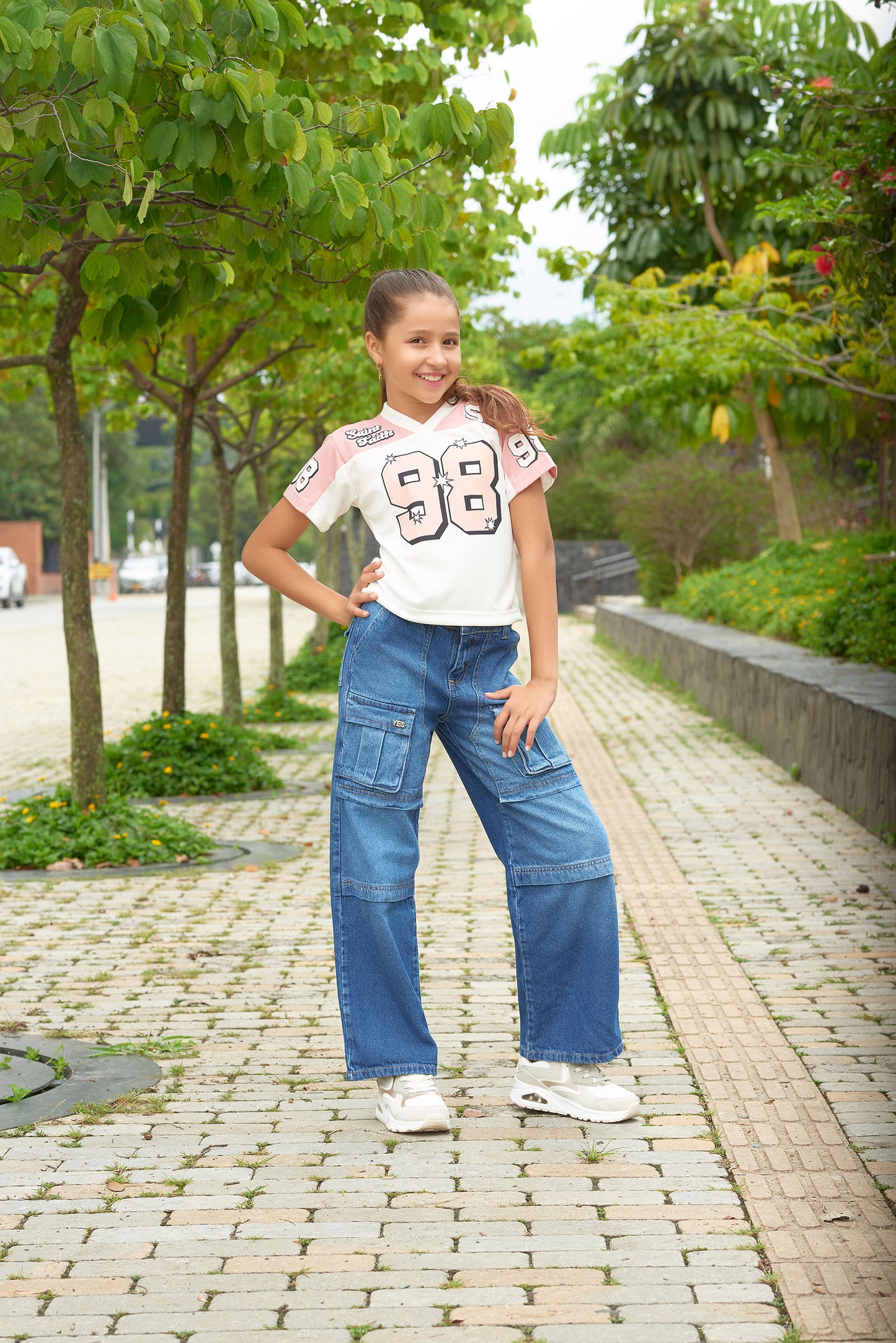 Conjunto Jeans Cargo + Camiseta Deportiva