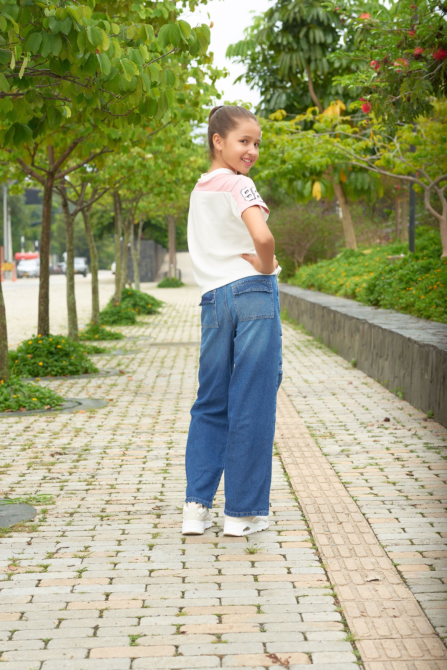 Conjunto Jeans Cargo + Camiseta Deportiva