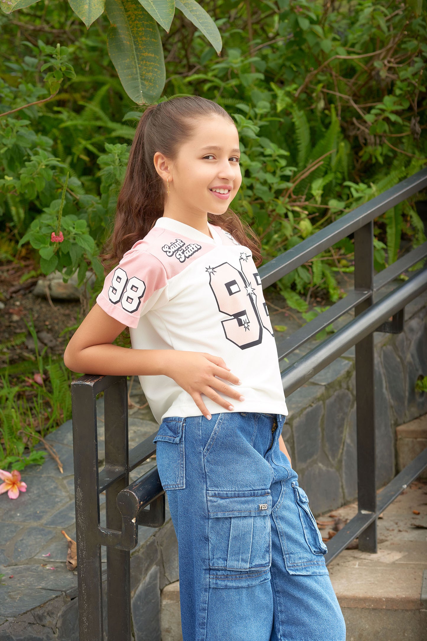 Conjunto Jeans Cargo + Camiseta Deportiva